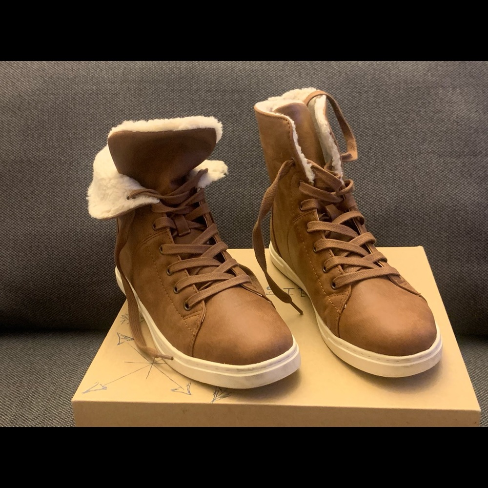Boots - Picture 3 of 3